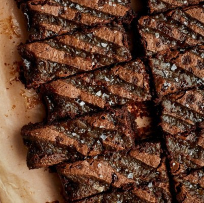 312062 SAV. Exploding Bakery Salted Caramel Brownie Tray Bake x16 ptn