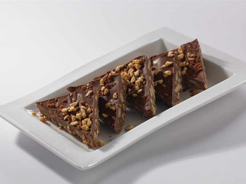 387453 SAV. Handmade Cake Company Honeycomb Tiffin Tray Bake x12 ptn