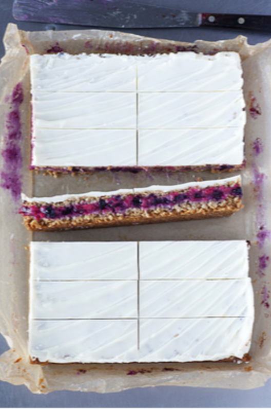 378756 SAV. Peck And Strong Yoghurt Apple and Blackcurrant Flapjack x16 ptn