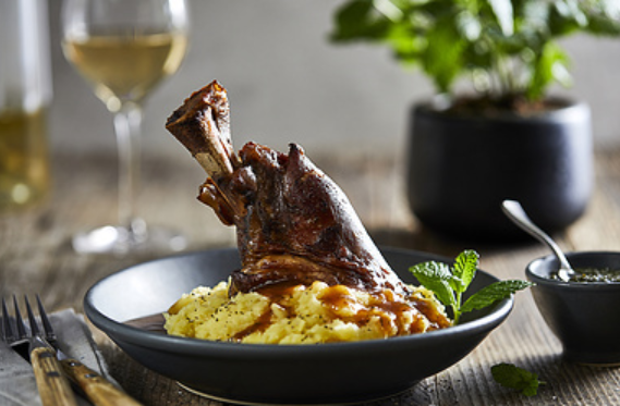 393426 SAV. FoodFellas Lamb Shank With Mint Gravy 7 x 450G