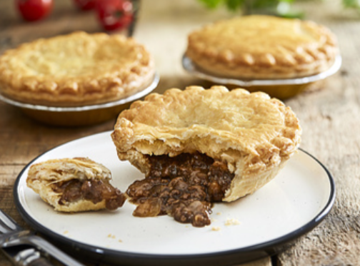 383006 SAV. Country Range Minced Beef and Onion Pie (Unbaked) 36 x 145G