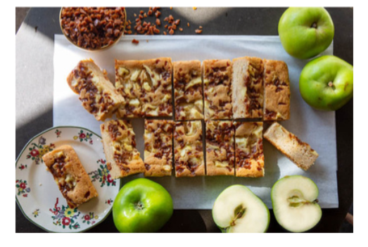 319306 SAV. Cakesmiths Toffee Apple Blondie 14PTN