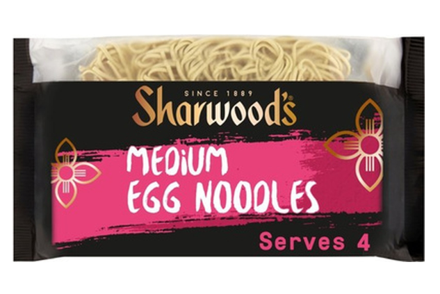 156976 SAV Sharwoods Medium Egg Noodles 226g