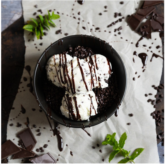 379043 SAV. Frozen Marshfield Farm Midnight Mint Crisp Ice Cream 4.5ltr