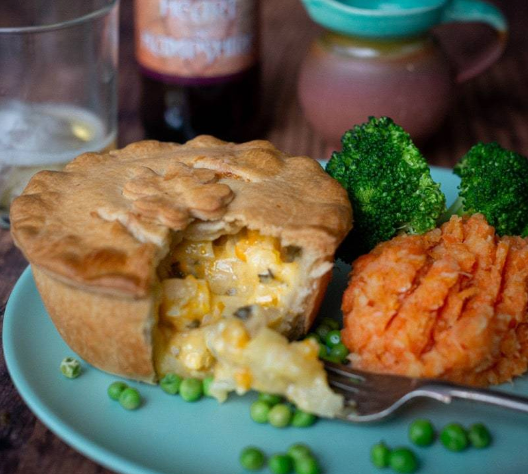Mud. Scrumpy Cheese & Onion Pie (Vegetarian) 12x220g