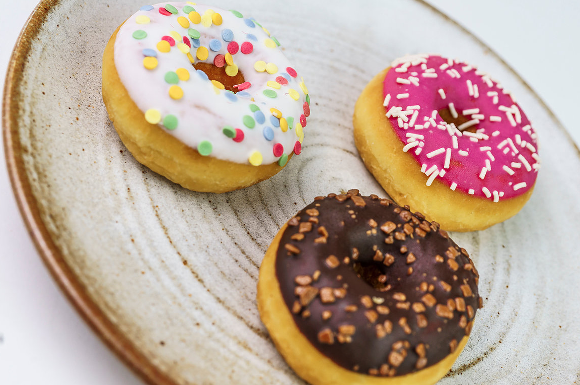 CNF21/04. Mini glazed doughnut selection. x112