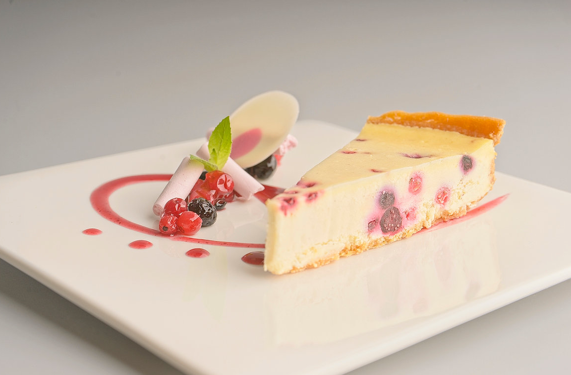 CC21/05. Baked vanilla & forest fruit cheesecake tart. x20