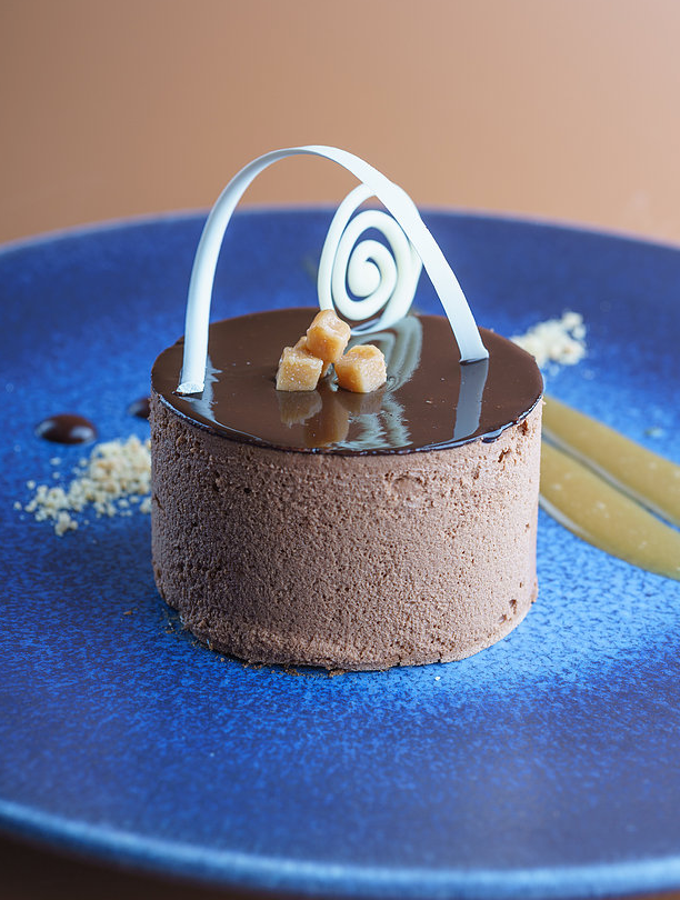 CH21/06. Dark chocolate & salted caramel delice. x22