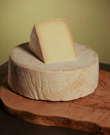 Elite. Speciality Cheese Village Maid Heckfield 1x1kg