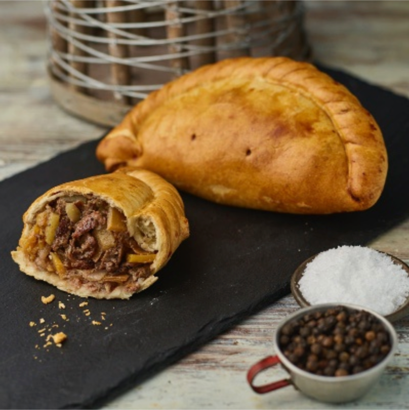 316424 SAV. Naked Traditional Medium Cornish Pasty - World Pasty Champions 20x283ghip Winner 2020