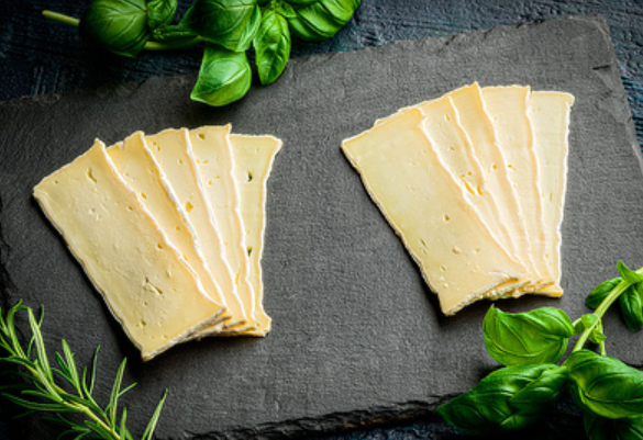 327035 SAV. Brie Slices 15gm x 1KG