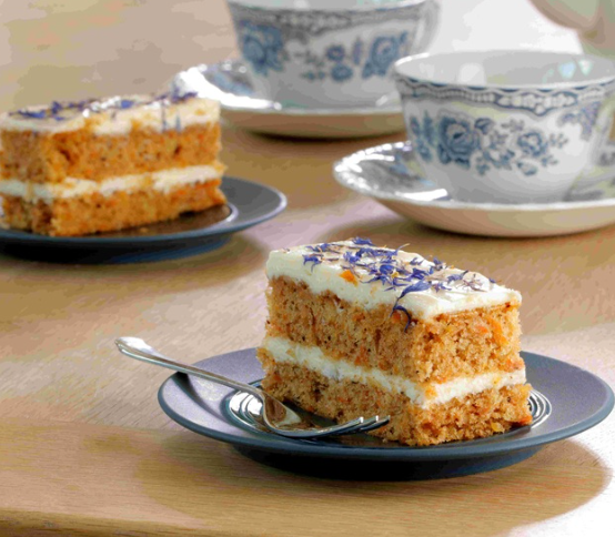 366175 SAV. Frozen Handmade Cake Company Carrot Traycake 18ptn