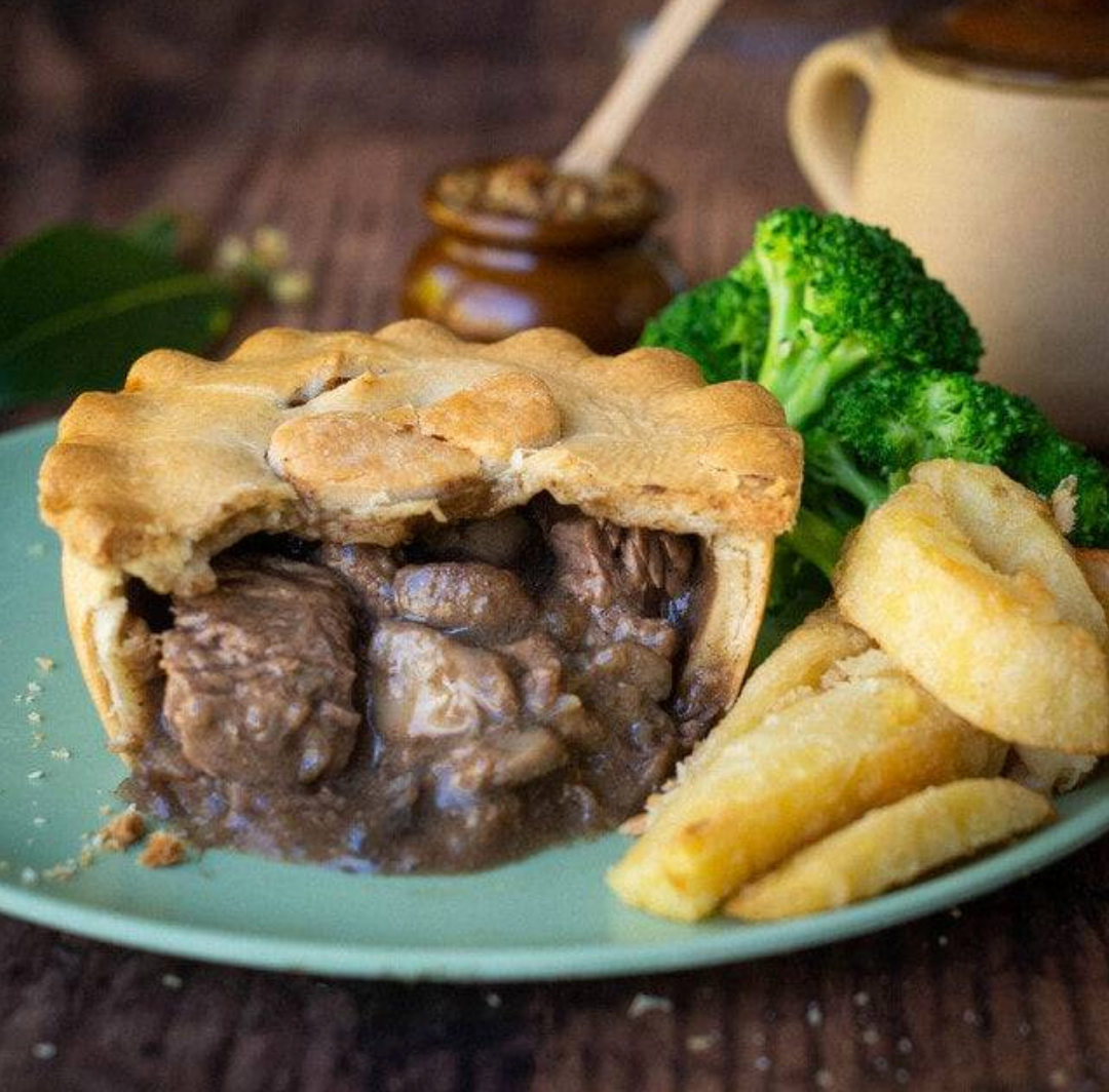 Mud. Steak & Kidney Pie   12x220g