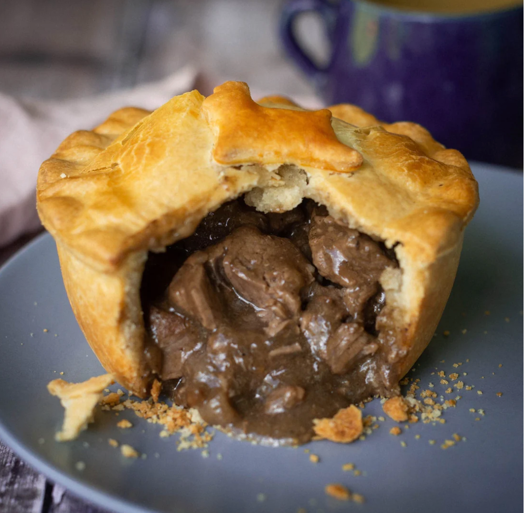 Mud. Wild Venison in Red Wine Gravy Pie   12x270g