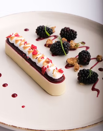 FR25/06. White chocolate, blackberry & shortbread finger  x20