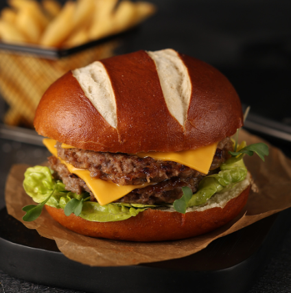 Elite. Caterfood Select American Style Seasoned 2oz 80% Beef Burgers 90x56g