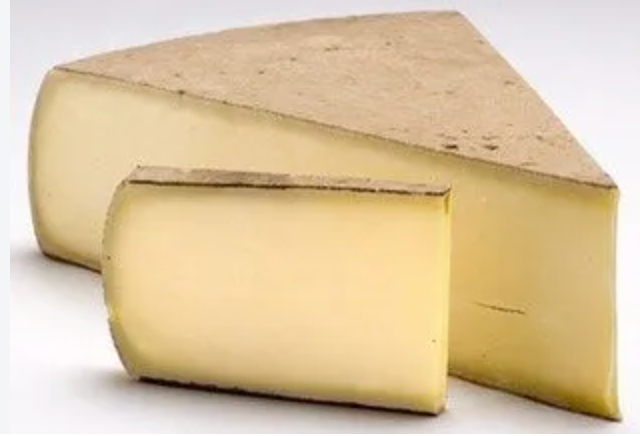 AR 379. COMTE UNPASTEURISED BLOCK 1.8kg