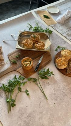 Elite. Derbyshire Pie & Co Streak & Ale Pie - Frozen  12x300g