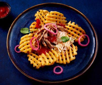 Elite. Lamb Westons Original Seasoned Crisscuts Skin On Fries 4x2.5kg