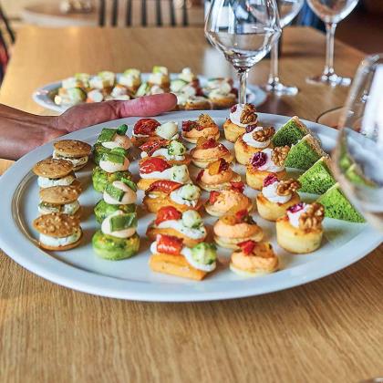 Elite. Traiteur De Paris Vegetarian Canapes  1x54