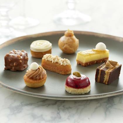 Elite. Traiteur De Paris Haute Couture Petits Fours  1x48