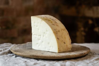 Elite. Speciality Cheese Quickes Goat 1x1.5kg